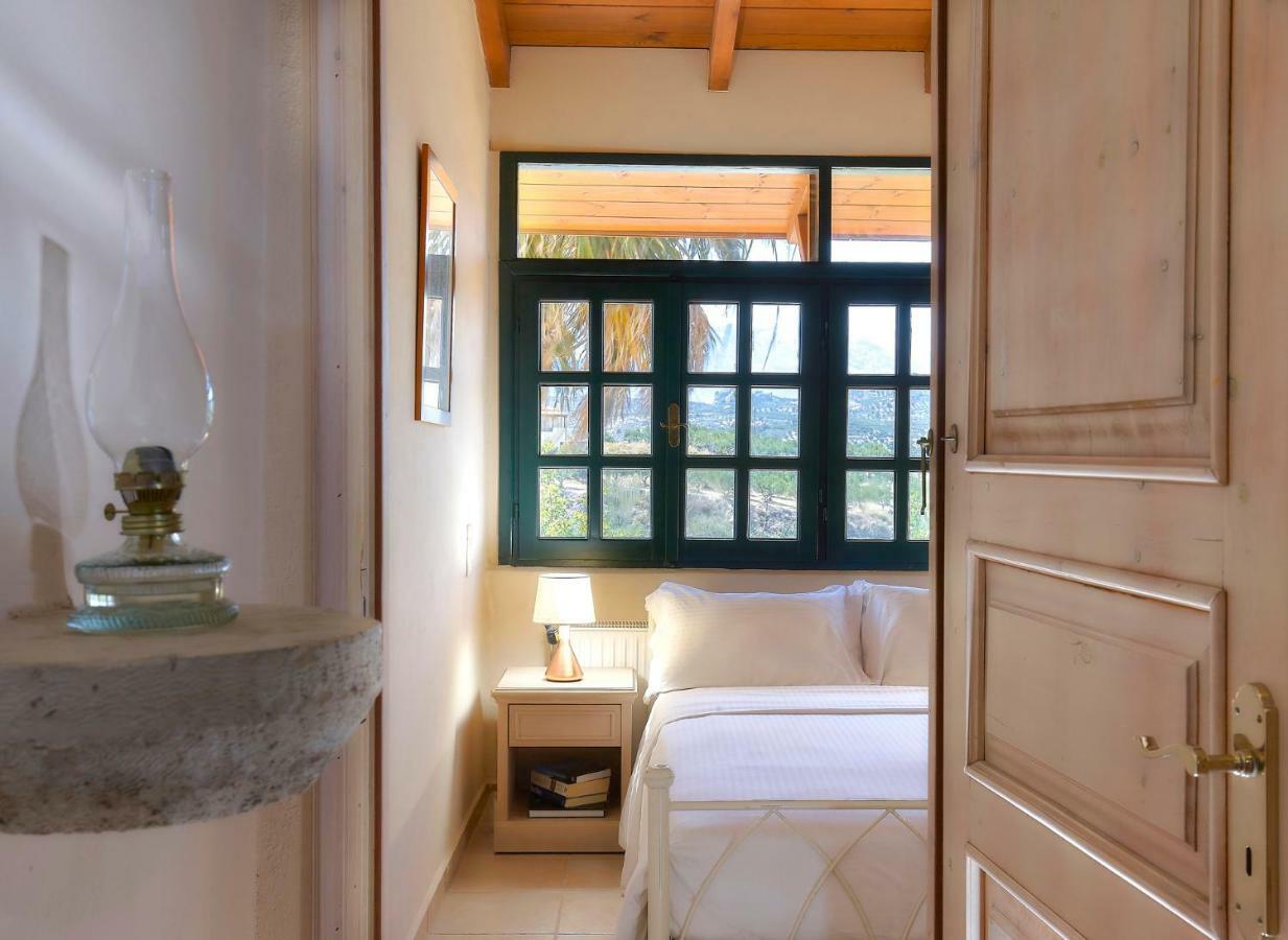 Castello Villa Daphnes - Private Pool & Whirlpool Dhafnes Exteriör bild